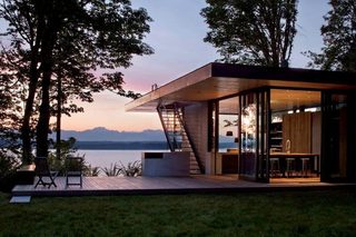 house-on-the-lake-with-modern-architecture-1.jpg